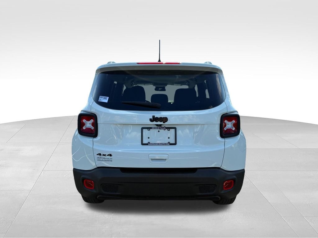 Used 2023 White Jeep Latitude image 3