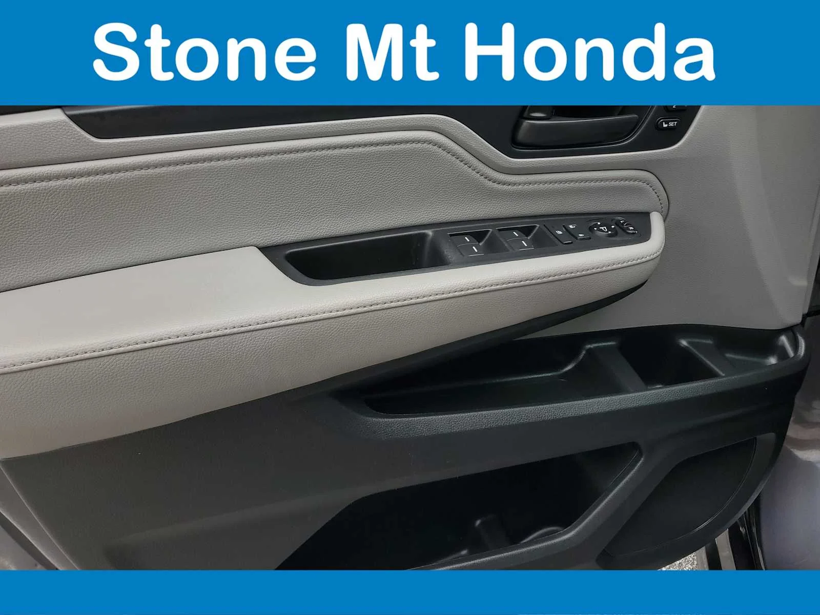 Used 2019 Modern Steel Metallic Honda Touring image 19