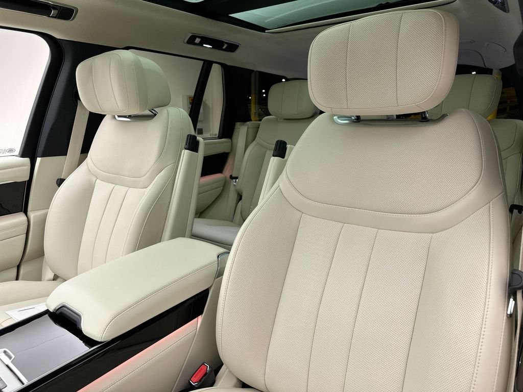 Used 2025 Belgravia Green Metallic Land Rover Autobiography image 22