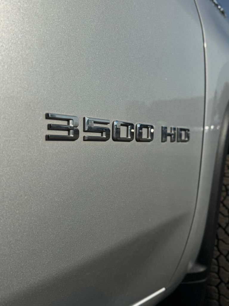 Used 2022 Silver Ice Metallic Chevrolet High Country image 52