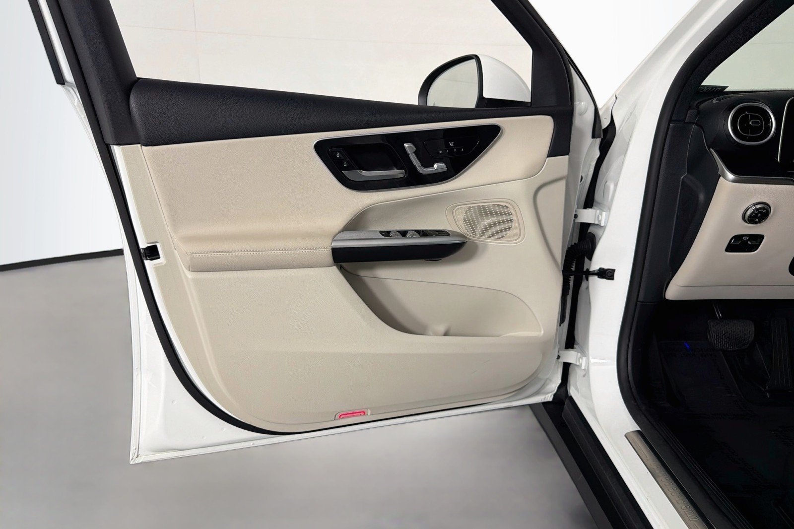 Certified Used 2025 Polar White Mercedes-Benz 350e image 22