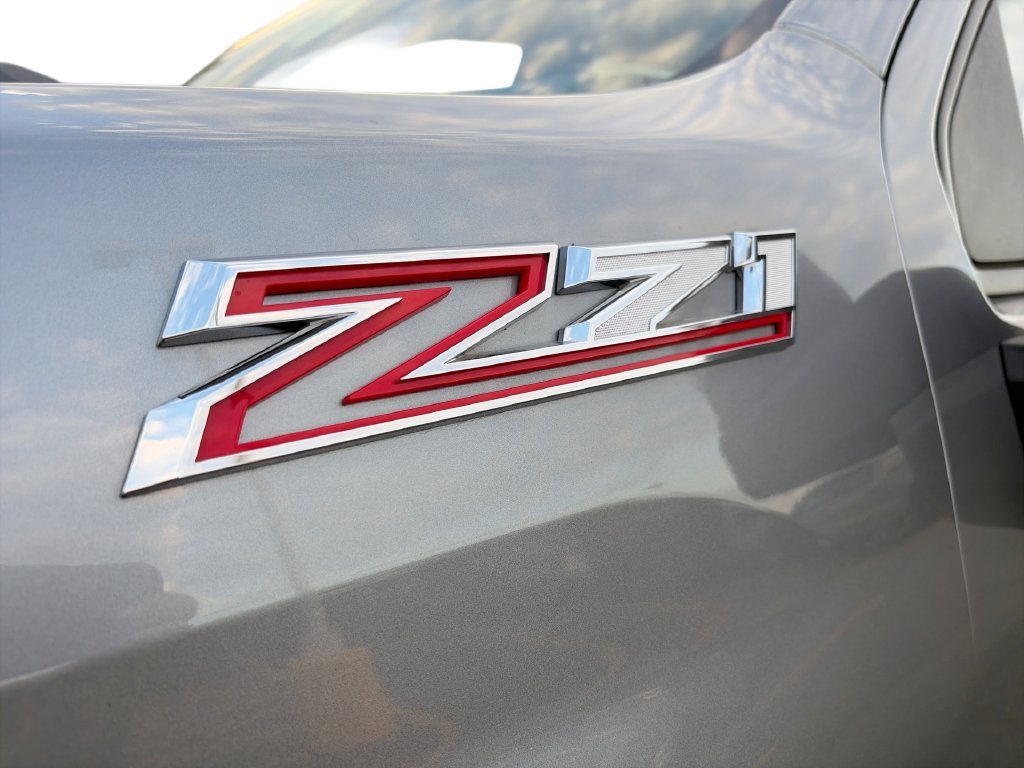 Used 2025 Sterling Gray Metallic Chevrolet LT image 32