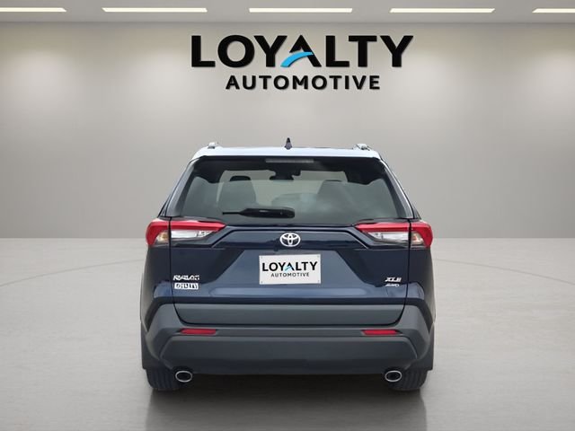 Used 2023  Toyota XLE image 4