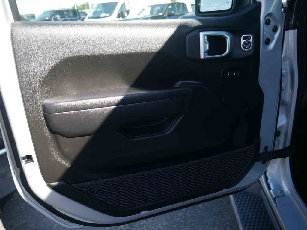 Used 2024 Silver Jeep Rubicon image 28