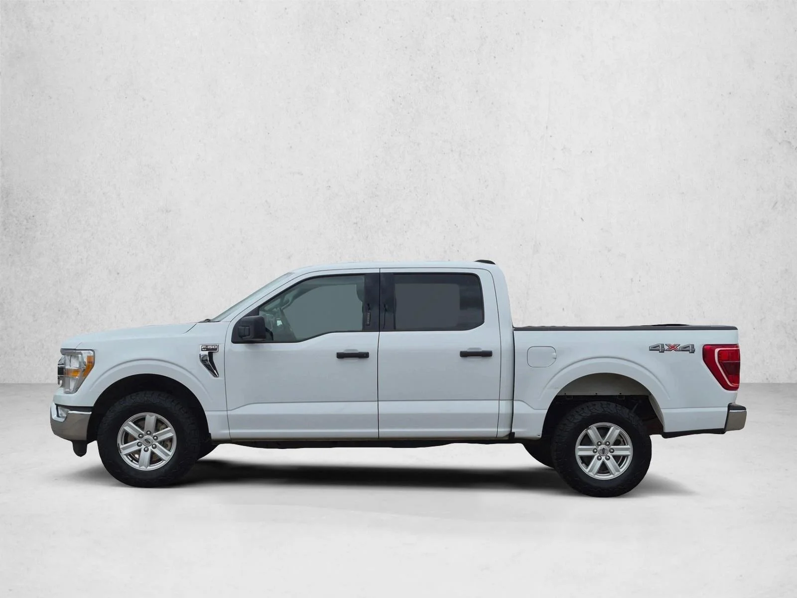 Certified Used 2022 Oxford White Clearcoat Ford XLT image 8