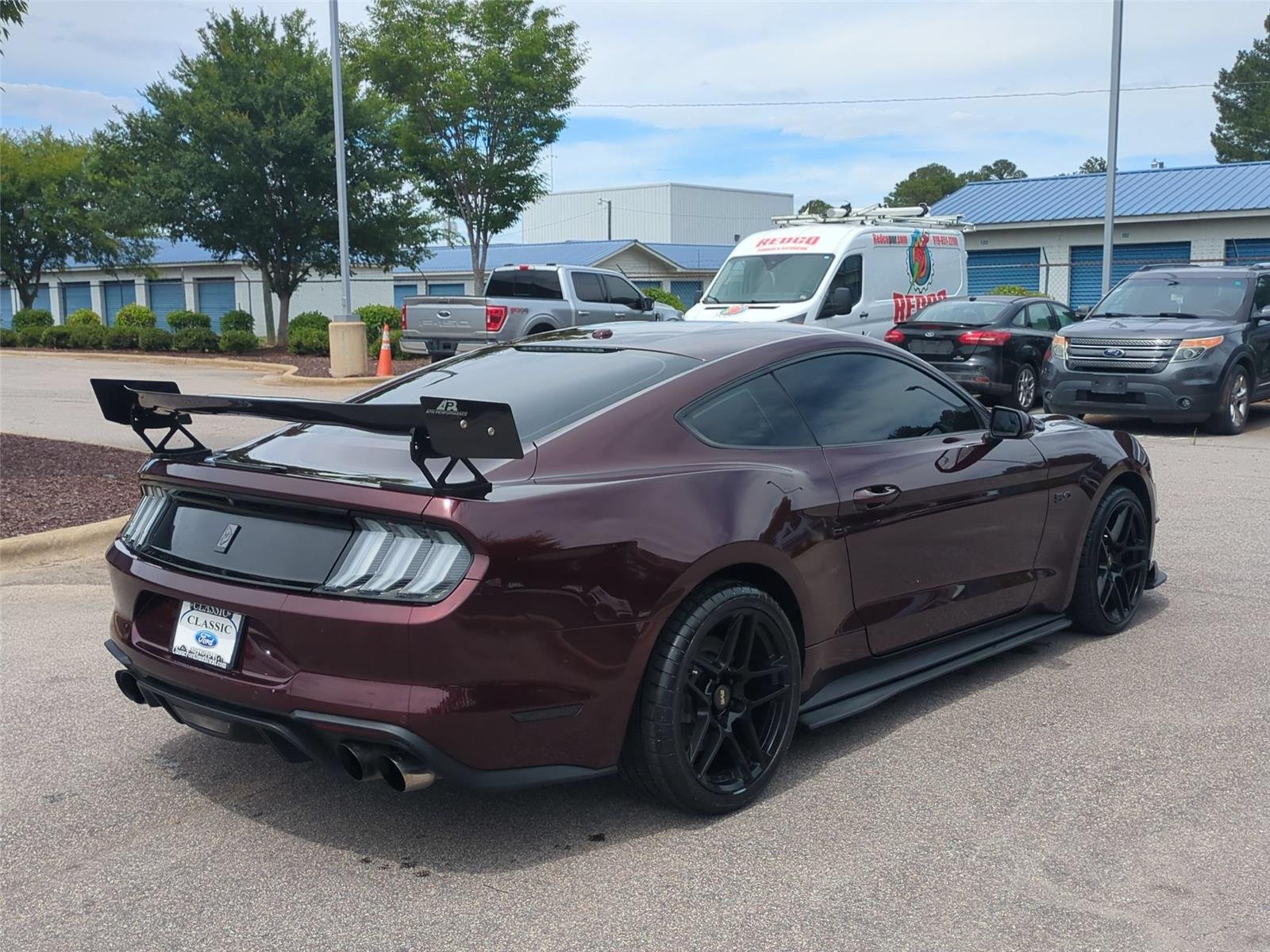 Used 2018 Royal Crimson Metallic Tinted Clearcoat FORD GT image 5
