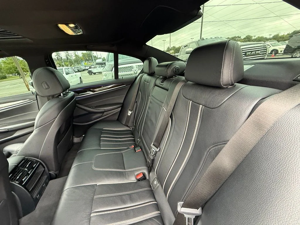 Used 2018 White BMW 530e iPerformance image 27