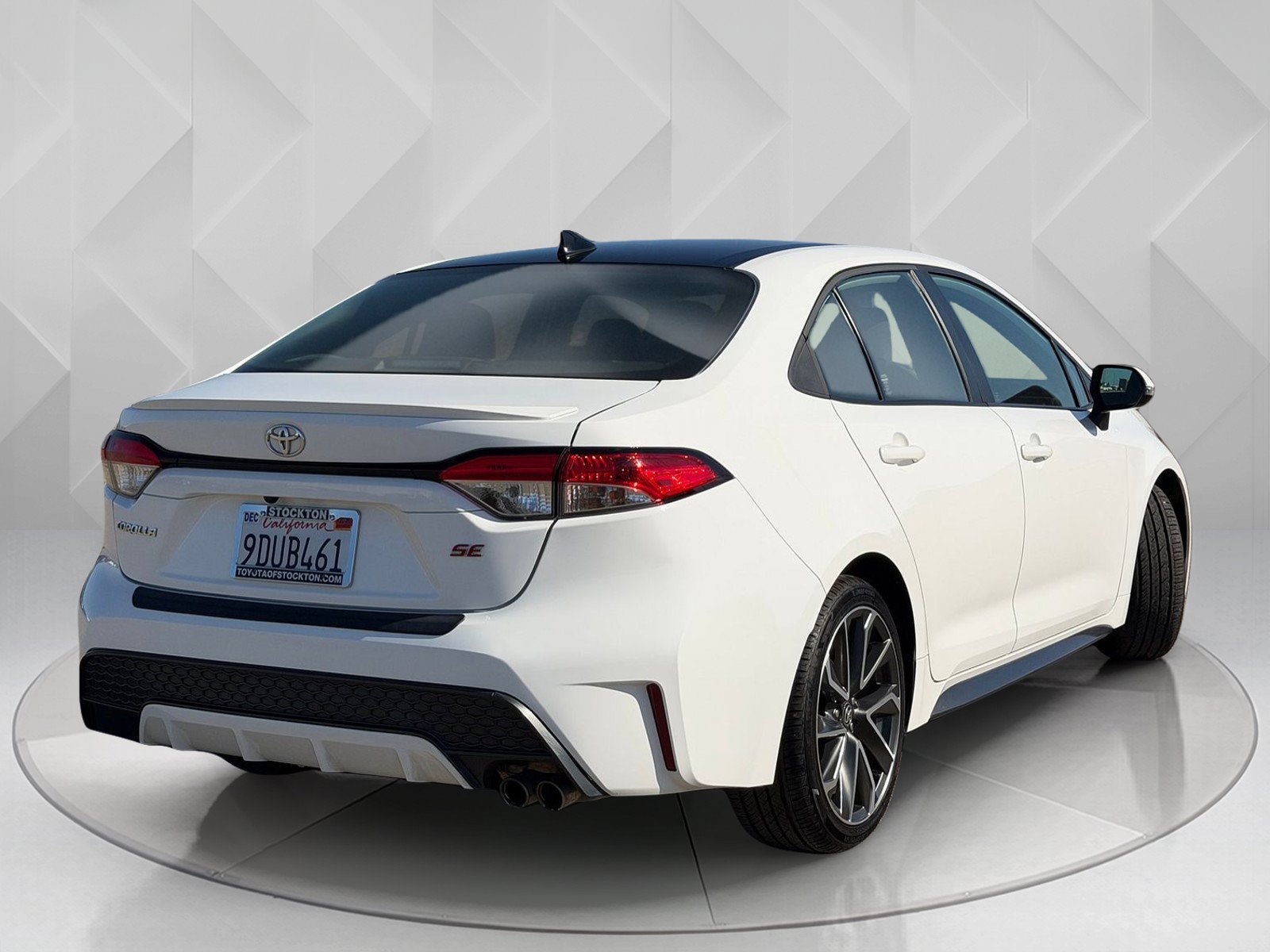 Certified Used 2022 White w/Black Sand Pearl Roof Toyota SE image 8