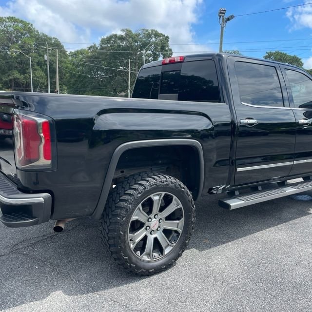 Used 2018 Black GMC SLT image 18