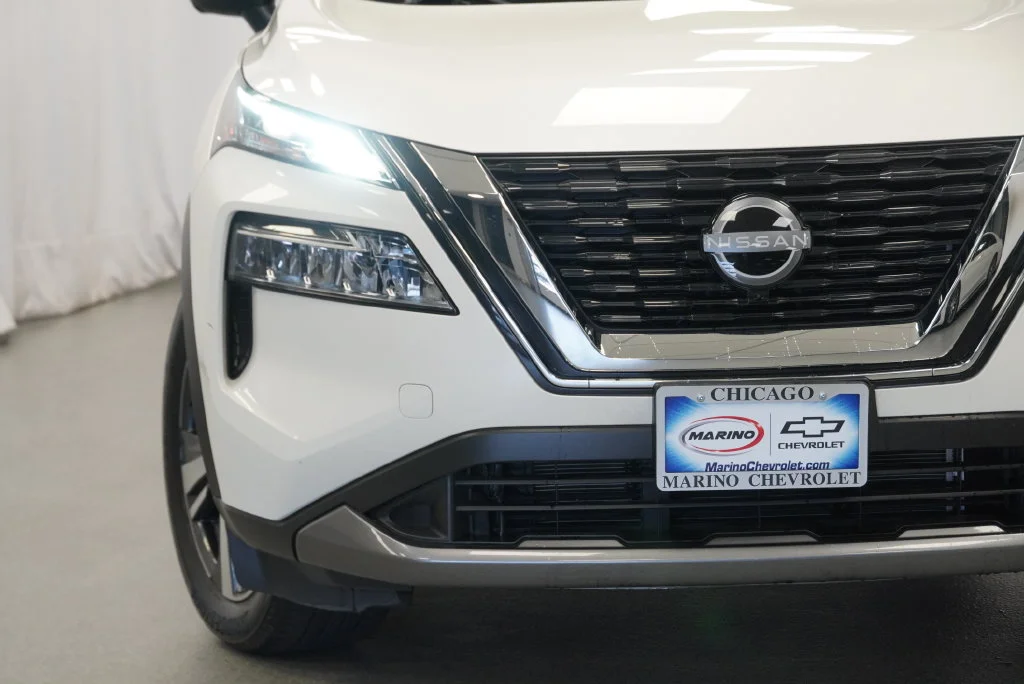 Used 2023 Pearl White Trico Nissan SL image 10