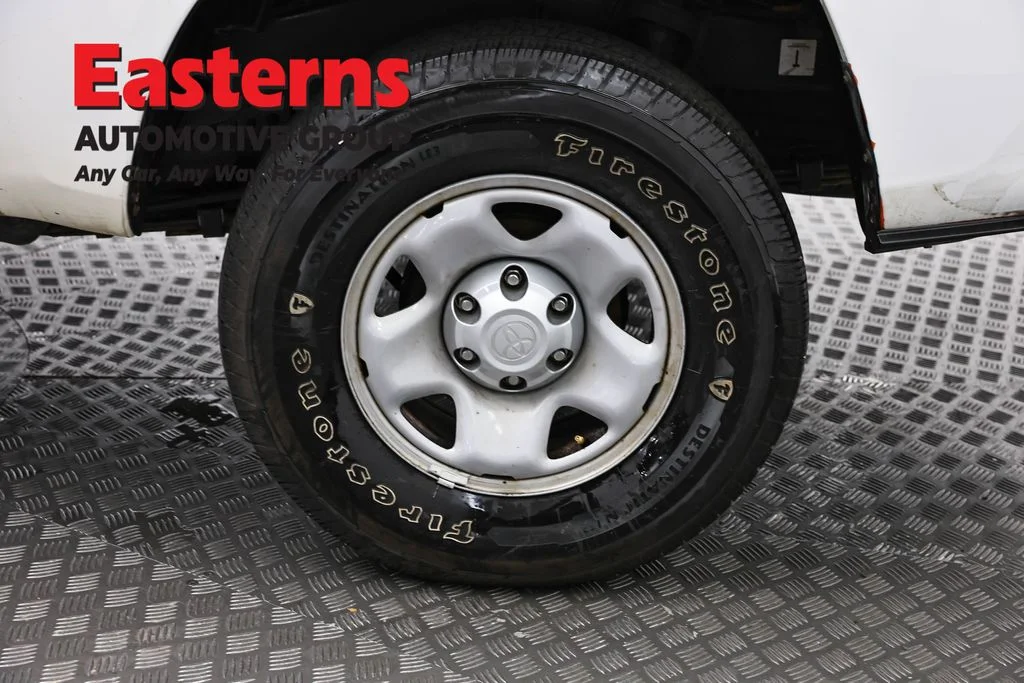 Used 2018 White Toyota SR image 32