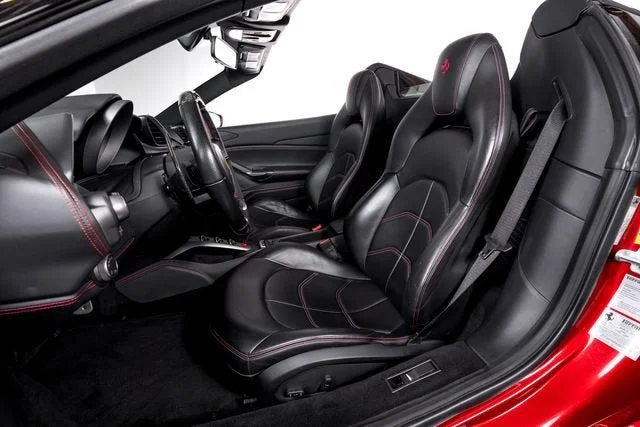 Certified Used 2018 Rosso Fiorano Ferrari  image 4