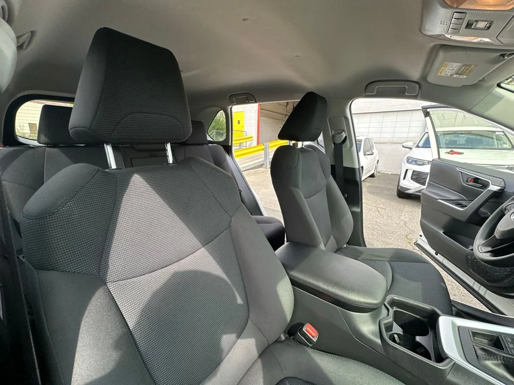 Used 2019 White Toyota LE image 34