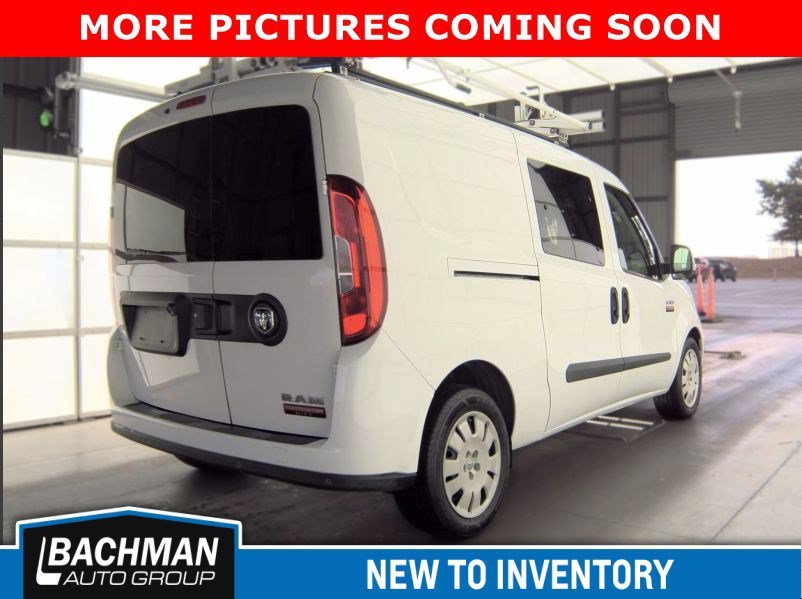 Used 2024 Crystal White Metallic Volvo Plus Dark Theme image 3