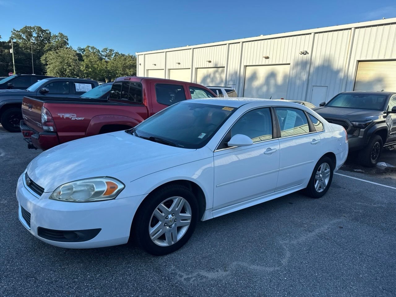 Used 2011 White Chevrolet LT image 4