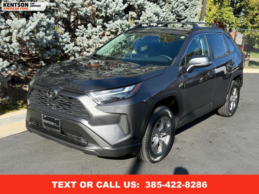 2024 Toyota RAV4 XLE photo 3