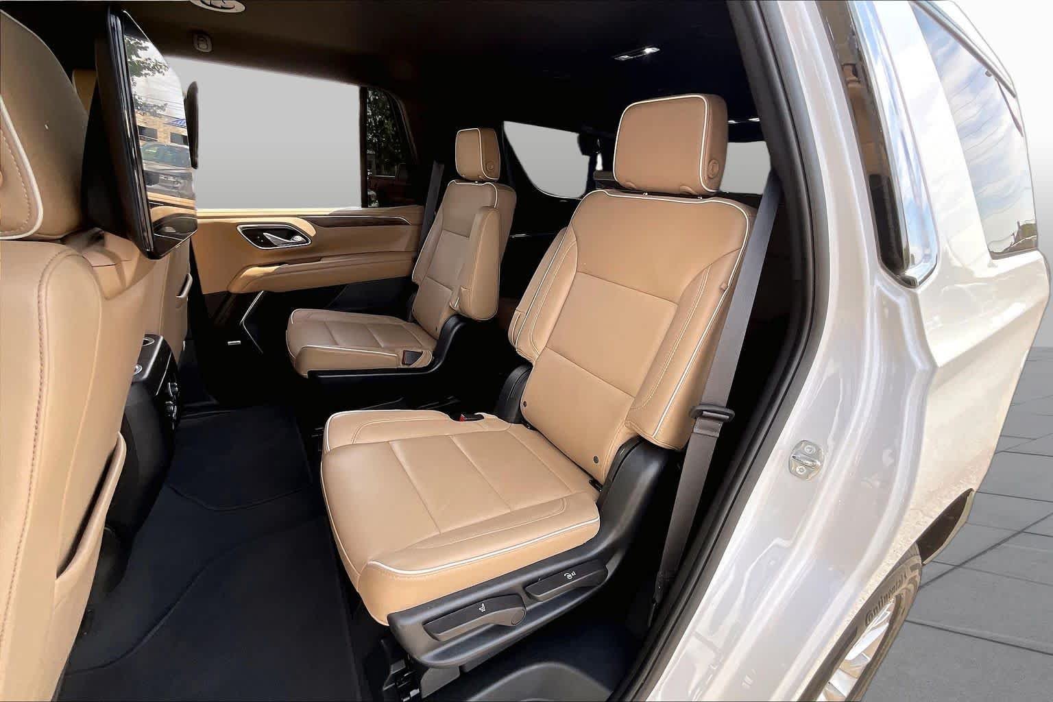 Used 2023 Iridescent Pearl Tricoat Chevrolet Premier image 19