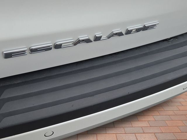Used 2018 Crystal White Cadillac Premium image 5