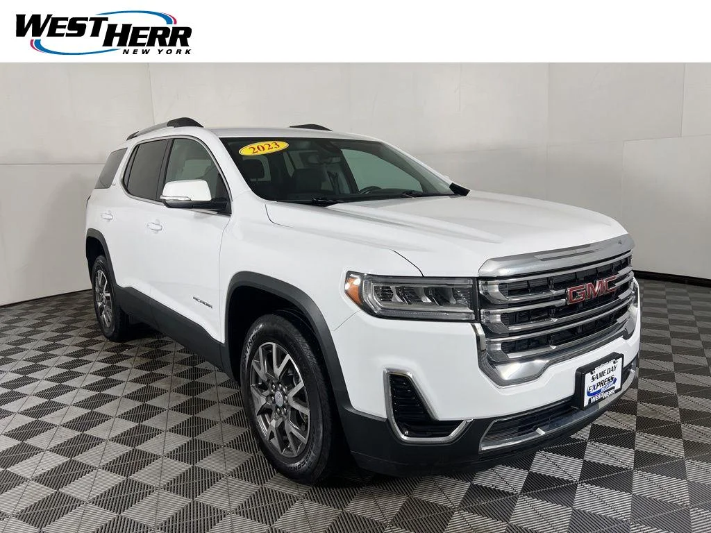 Used 2023 Summit White GMC SLE image 1