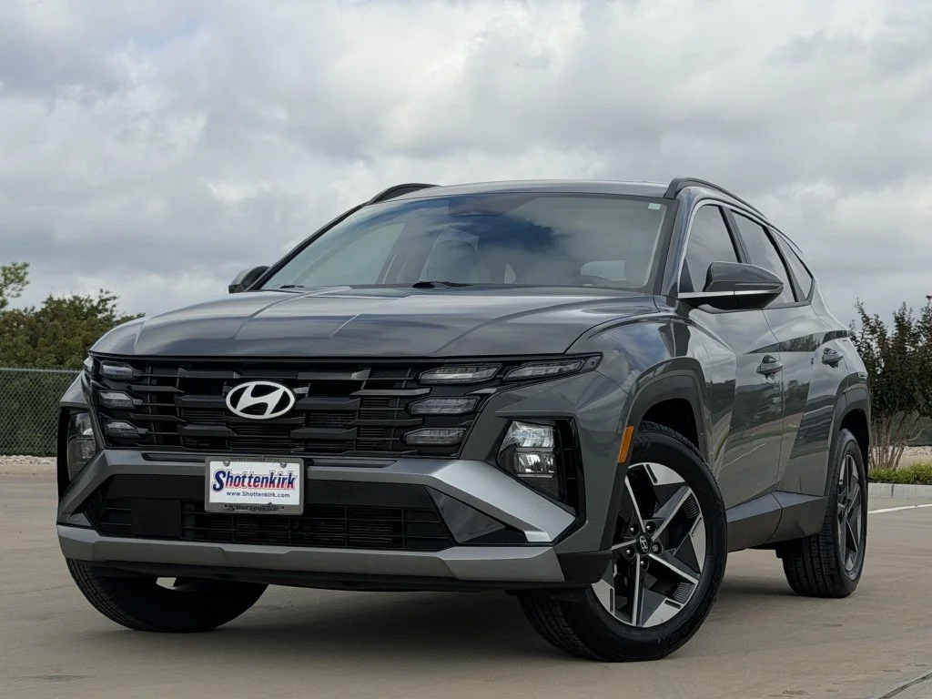Used 2025 Gray Hyundai SEL Convenience image 2