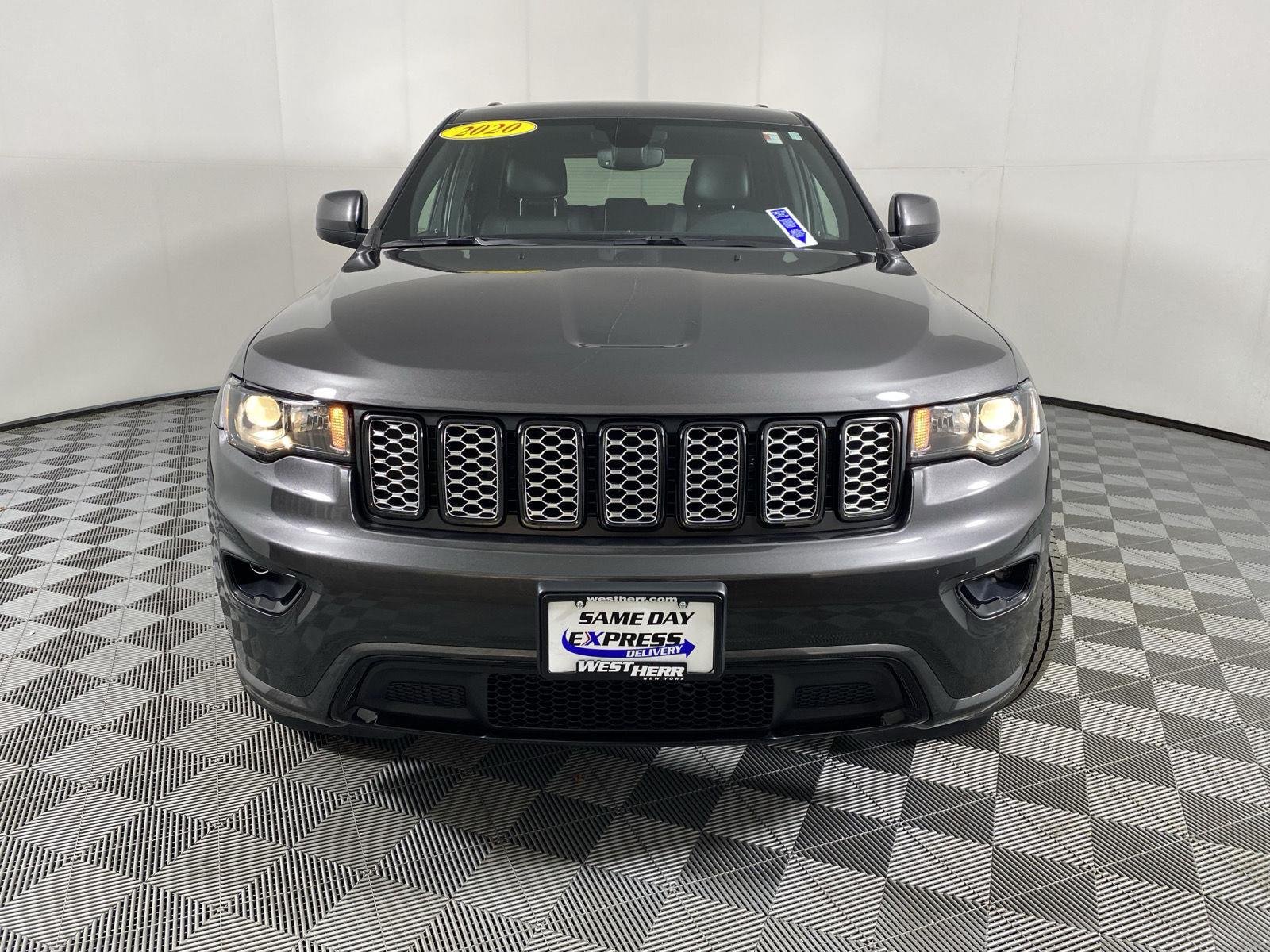 Used 2020 Granite Crystal Metallic Clearcoat Jeep Altitude image 2