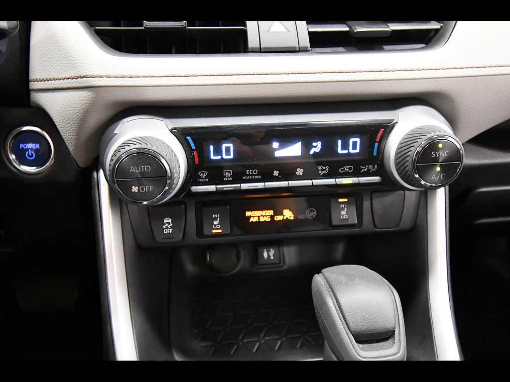 2019 Toyota RAV4 XLE - Photo 26