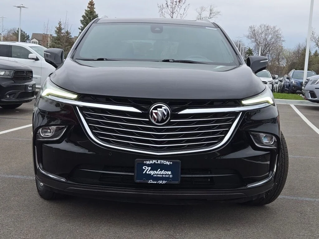 Used 2023 Black Buick Essence image 6