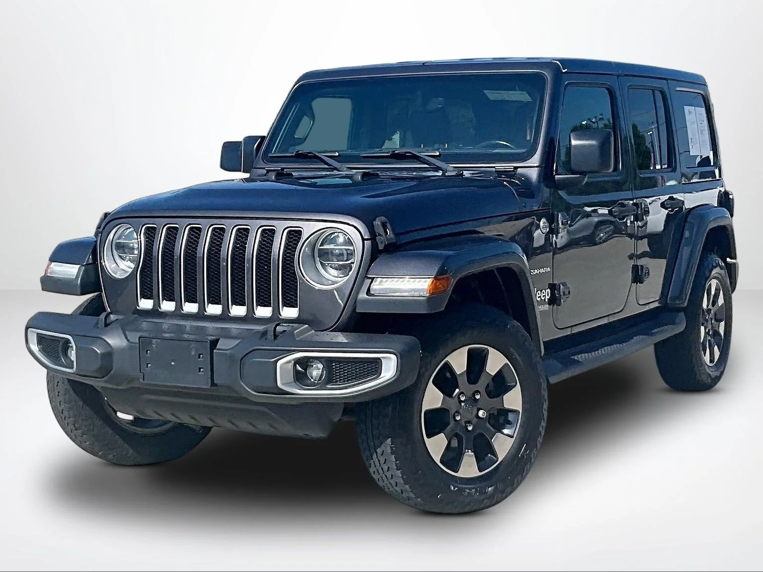 Used 2018 Gray Jeep Unlimited Sahara image 2