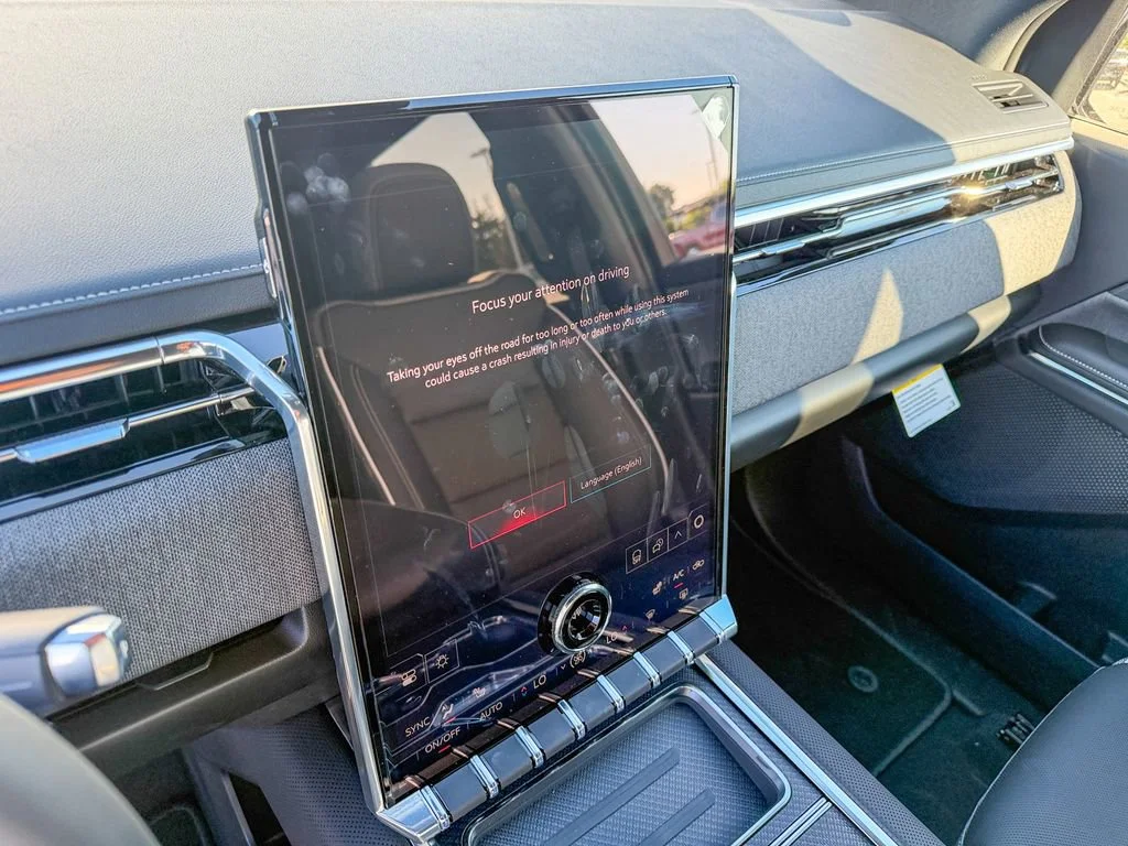 New 2026 Summit White GMC Elevation Extended Range image 20