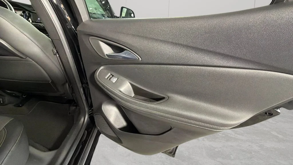 Used 2022 Ebony Twilight Metallic Buick Select image 32