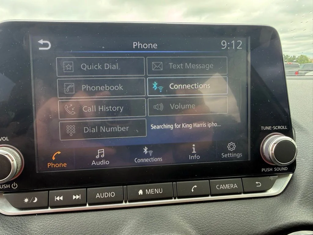 Used 2022 White Nissan SR image 14