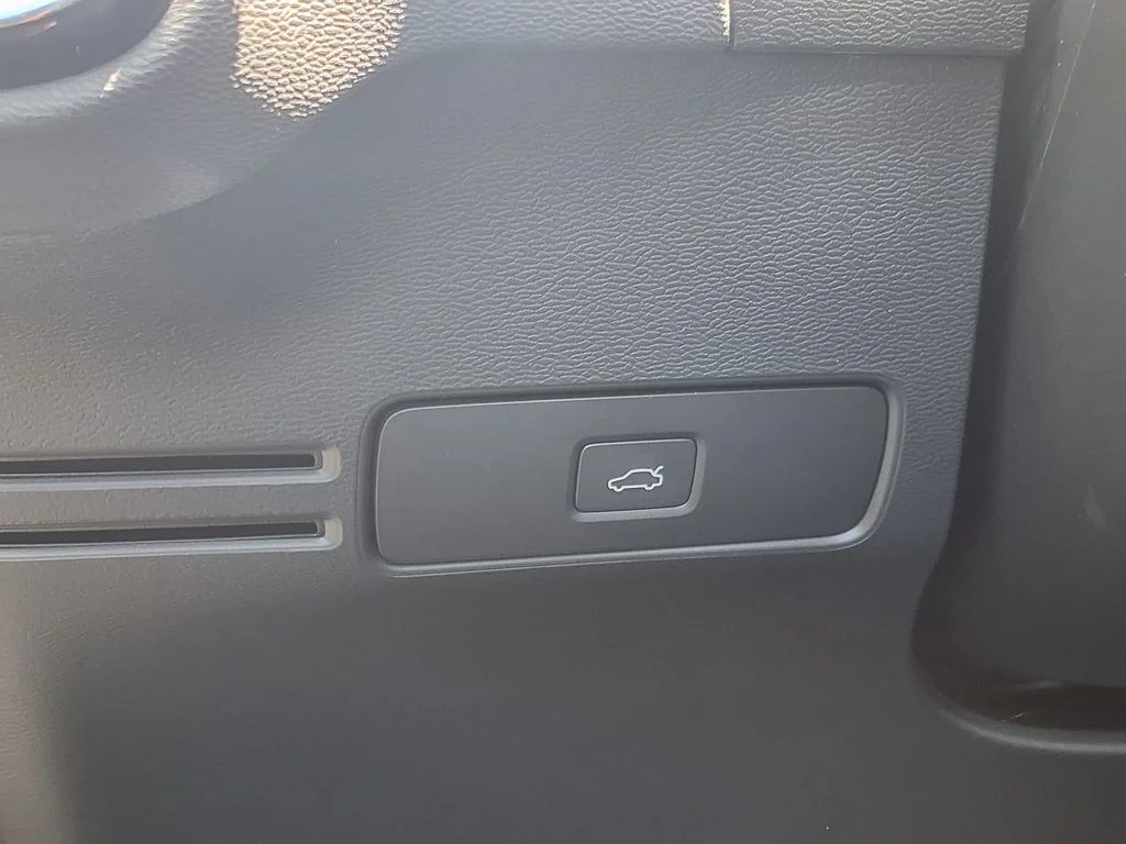 Certified Used 2023  Volvo B5 Plus Bright Theme image 35