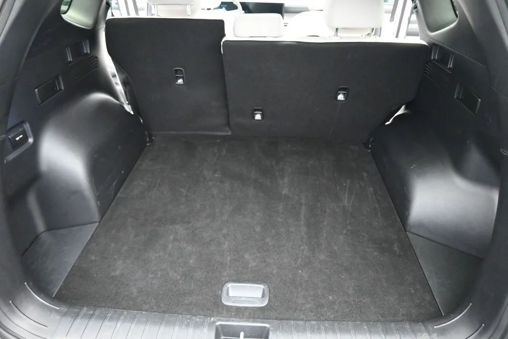 Used 2025 White Hyundai SEL image 15