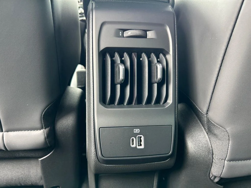 Used 2024 Acapulco Gold Dodge R/T Plus image 34