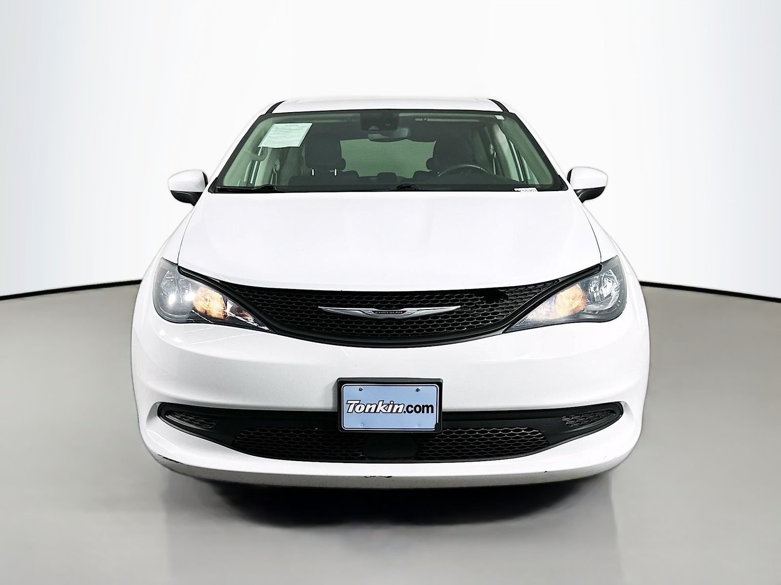Used 2023 Bright White Clearcoat Chrysler LX image 2