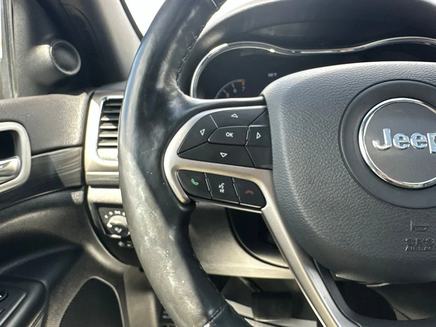 Used 2020 Red Jeep Altitude image 42