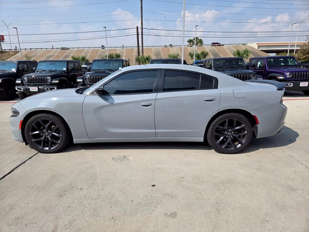 Used 2021 Gray Dodge SXT image 6