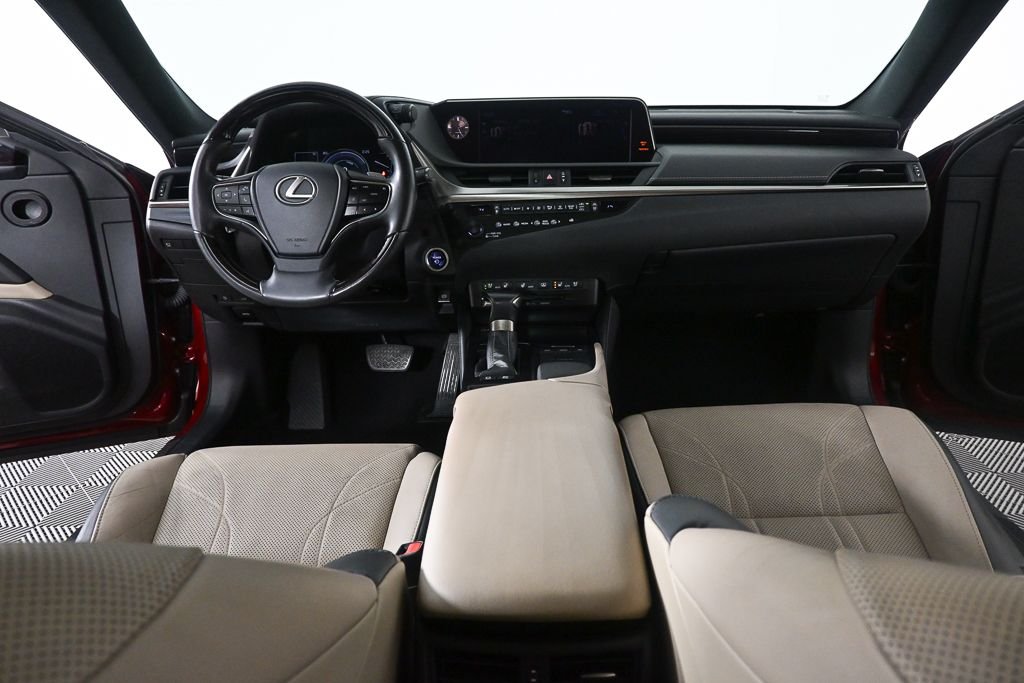 Used 2020 Red Lexus 300h Luxury image 15