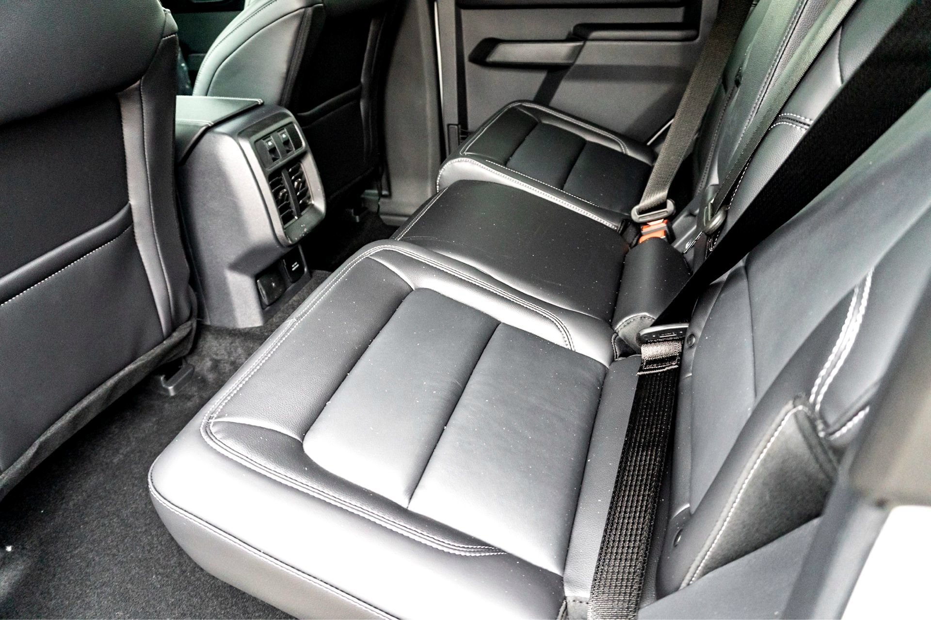 New 2026 Avalanche Gray Ford Outer Banks image 18