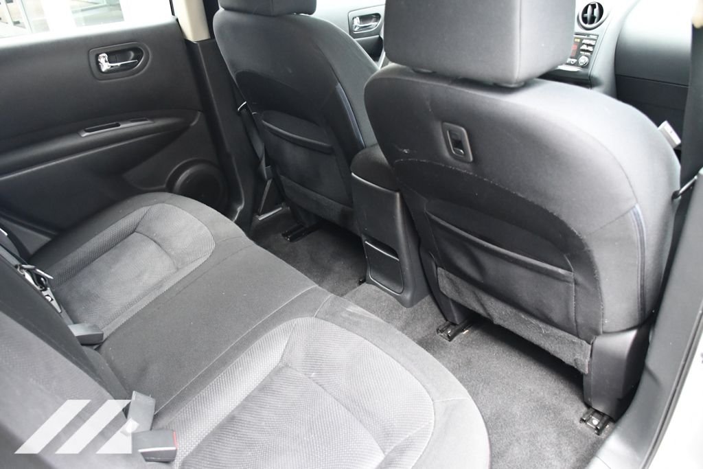 Used 2013 Blue Nissan S image 27