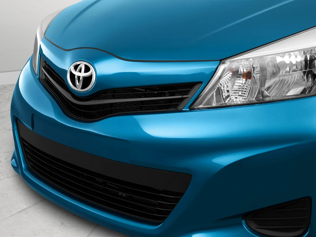 Used 2013 Blue Toyota LE image 49