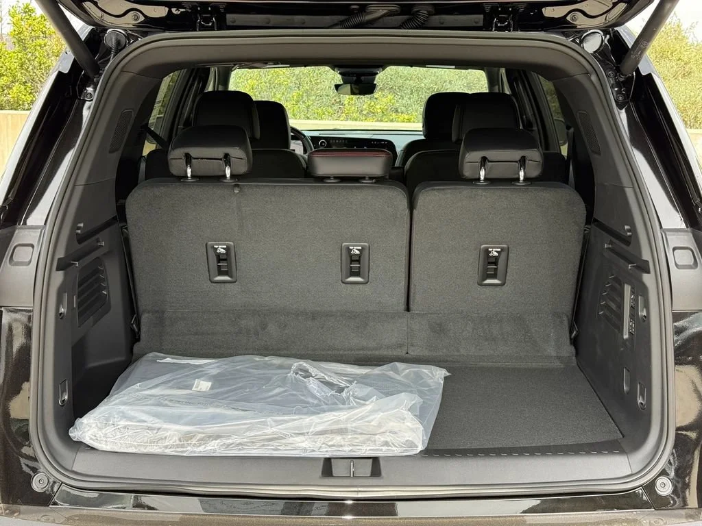 2027 Chevrolet Traverse RS - Photo 8