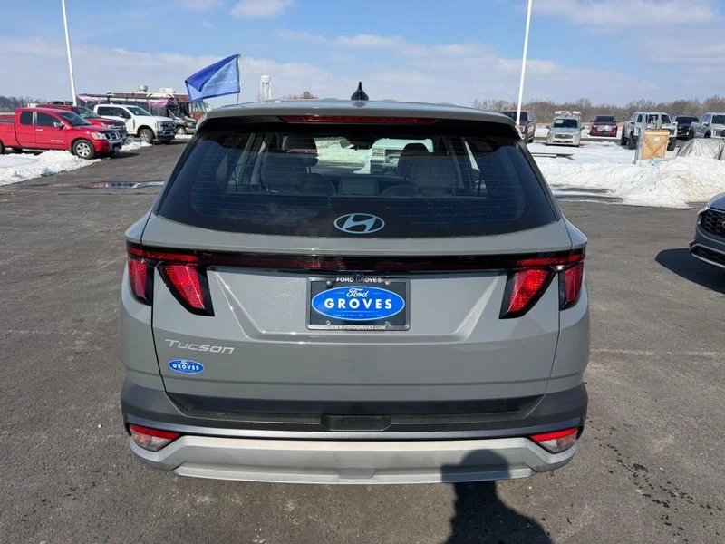 Certified Used 2025 Hampton Gray Hyundai SE image 6