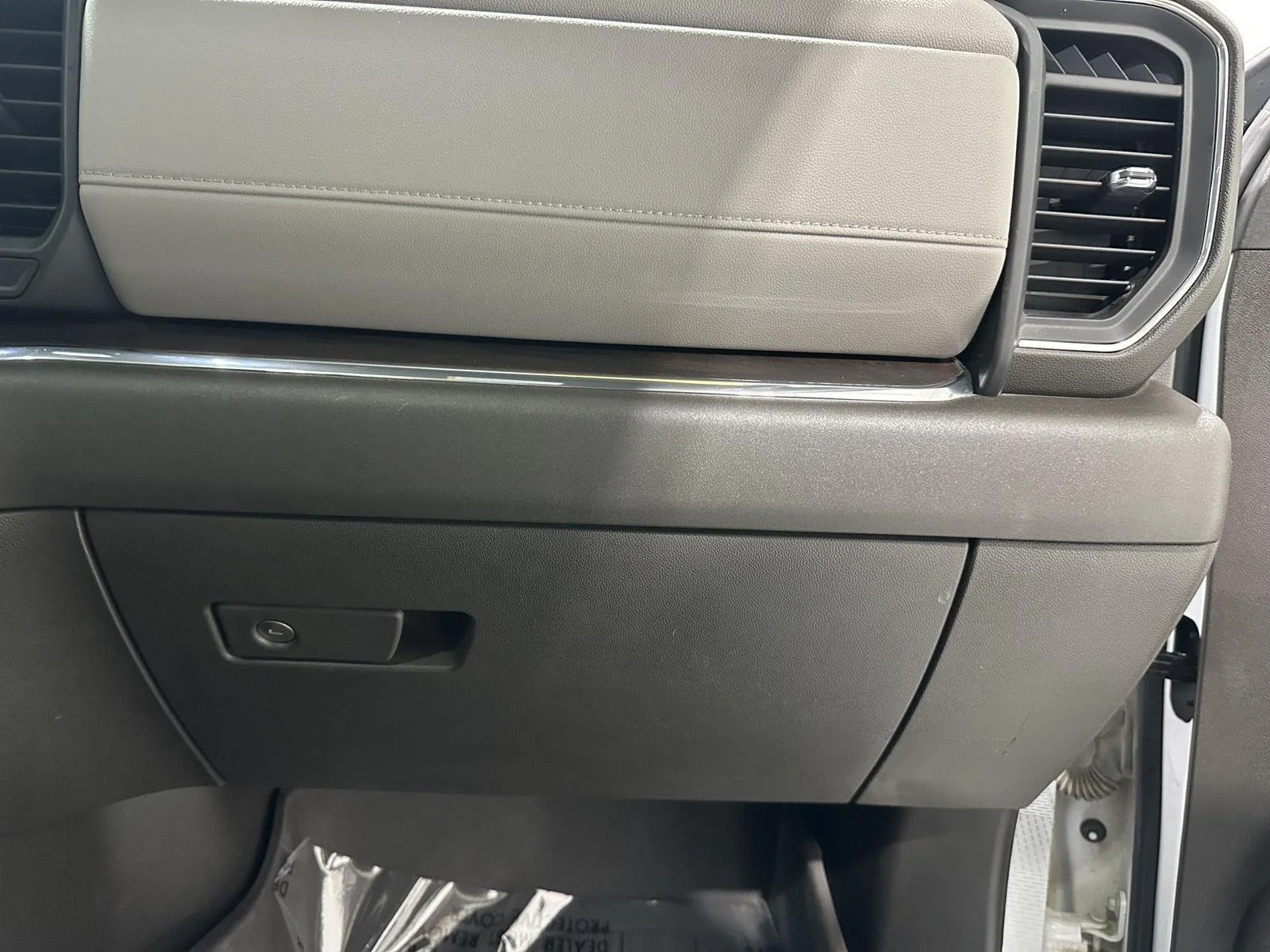 Used 2023 WHITE FROST TRICOAT GMC SLT image 28