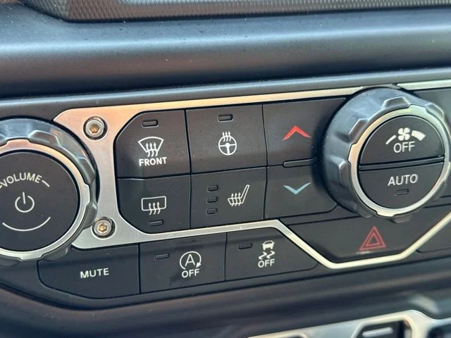 Used 2022 Green Jeep Overland image 23