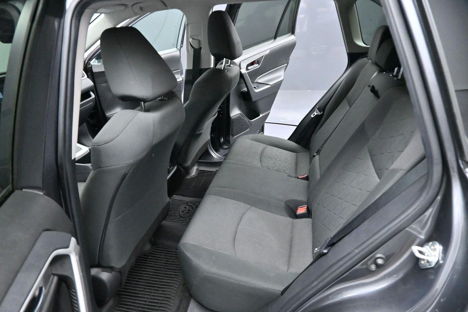 Used 2022 Magnetic Gray Metallic Toyota XLE image 28