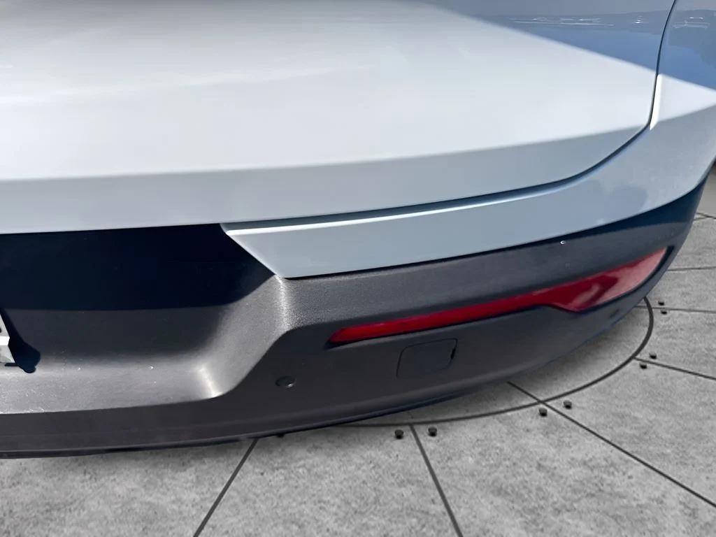 Used 2021 White Volvo R-Design image 30