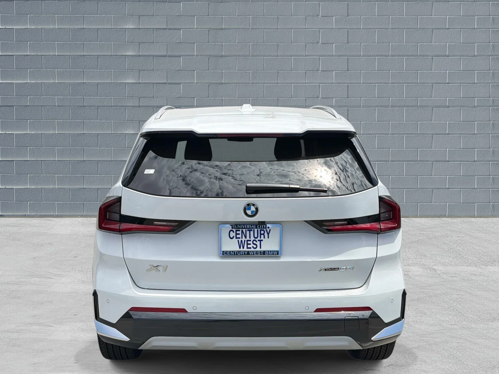 New 2026 Alpine White BMW xDrive28i image 4