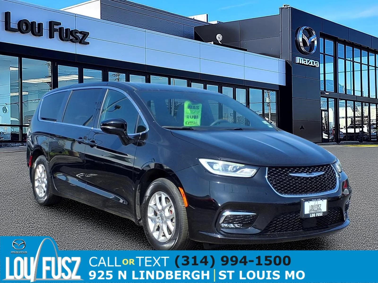 2025 Chrysler Pacifica Select's photo