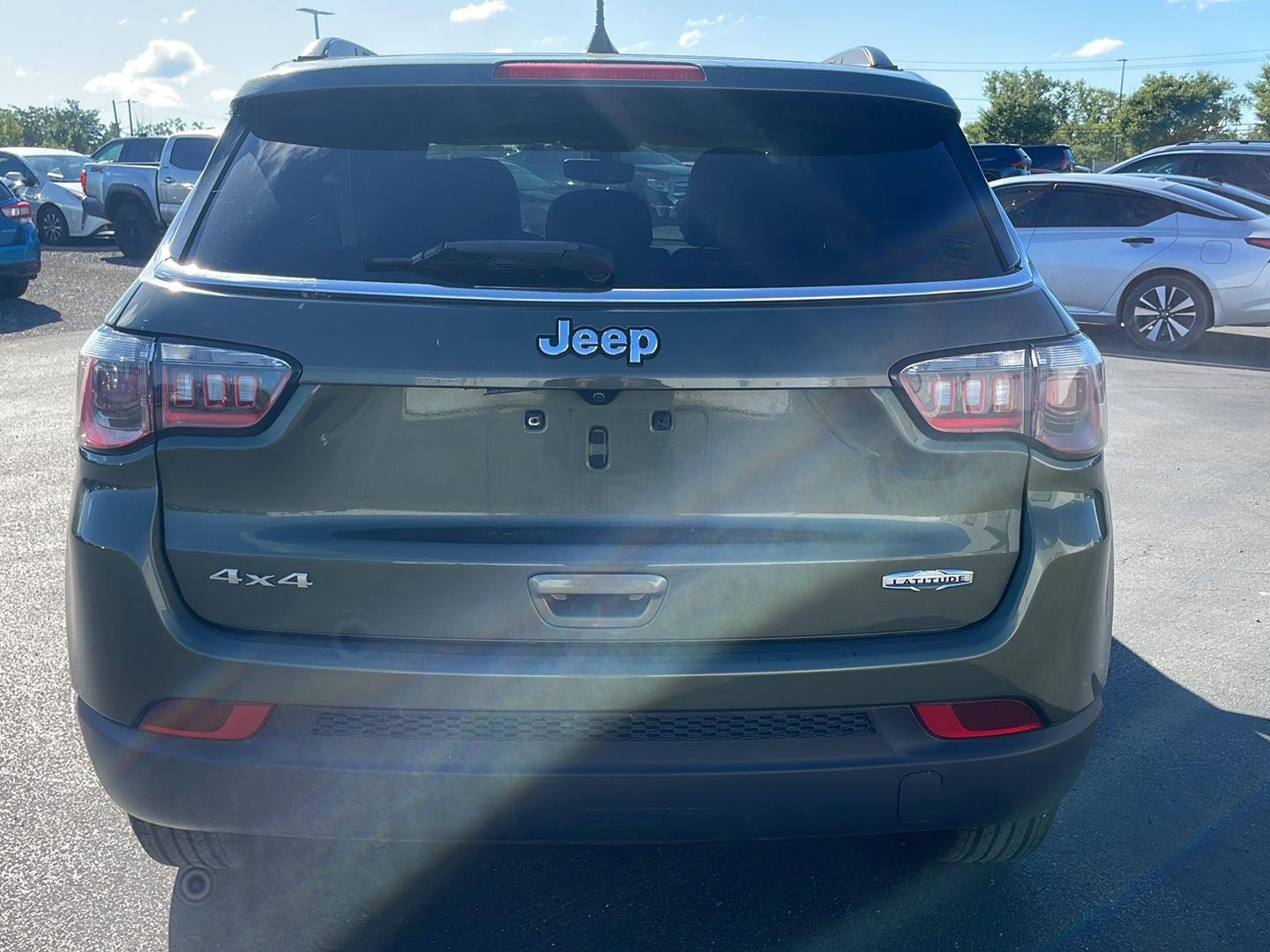 Used 2020 Olive Green Pearlcoat Jeep Latitude image 11